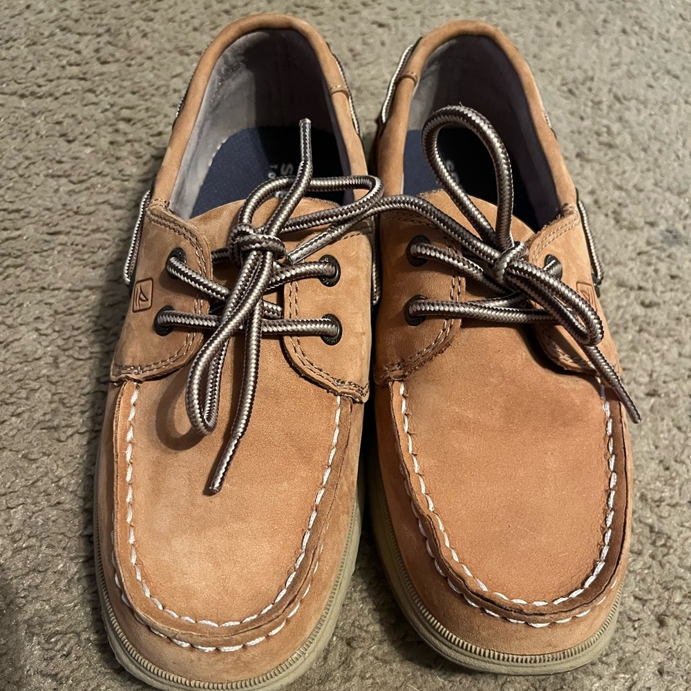 Boys sperrys size 3